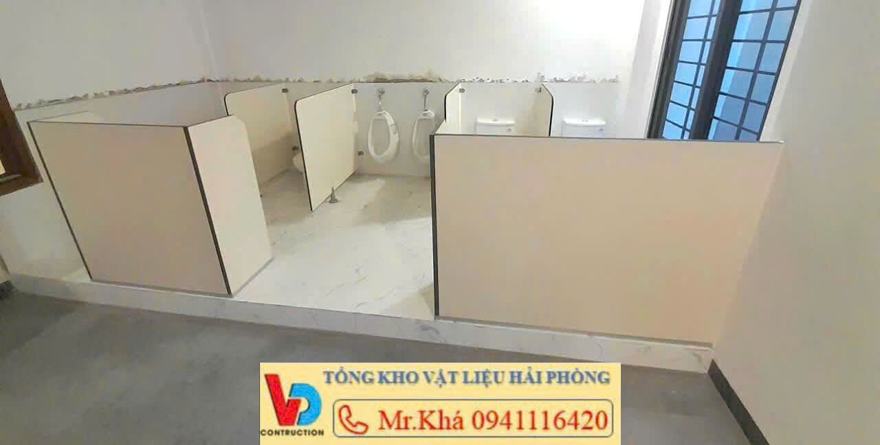 Vách-vệ-sinh-mầm-non